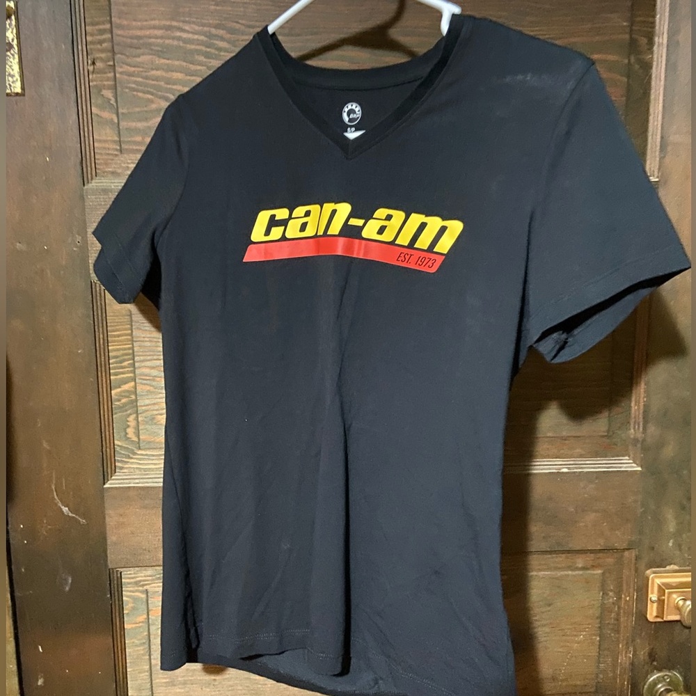 Women’s Cam Am V neck tee